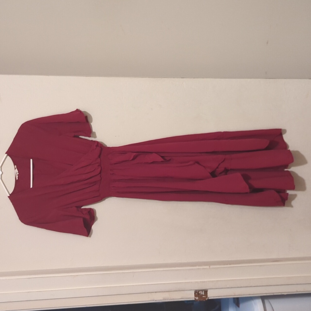 Kor Mei maroon low V - Neck flowy dress size medium